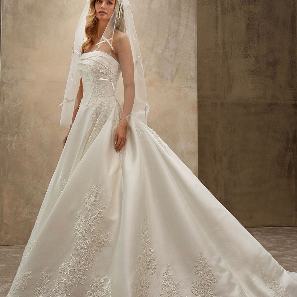 Elegant Strapless White Wedding Dress - Picture 5 of 5